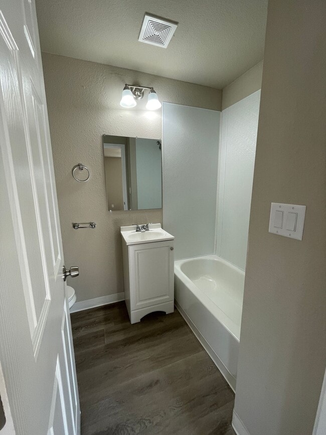 Photo - 2413 24th St