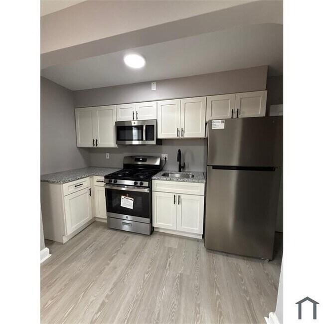 Photo - 2 Bedroom Fenced In Home