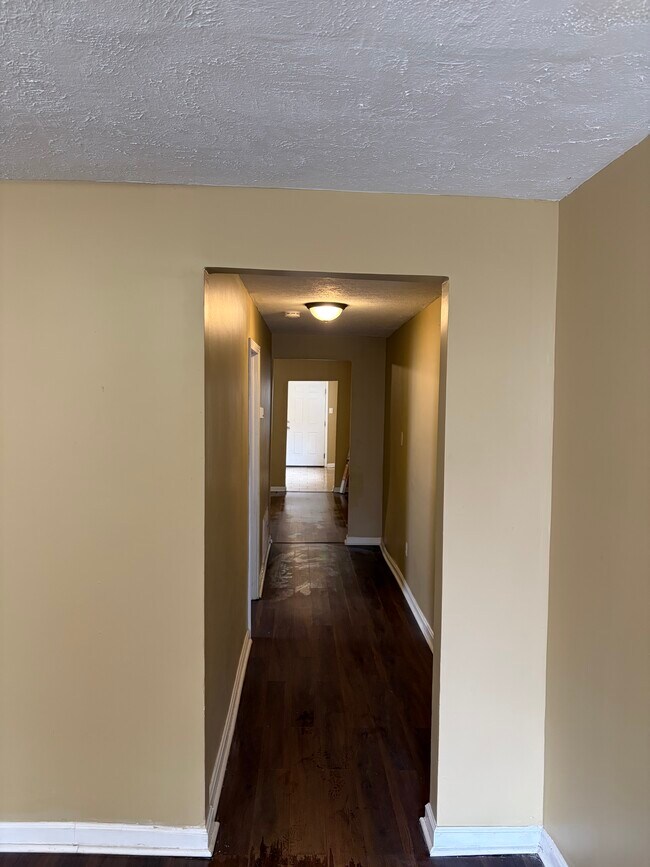 Photo - 855 Humler St