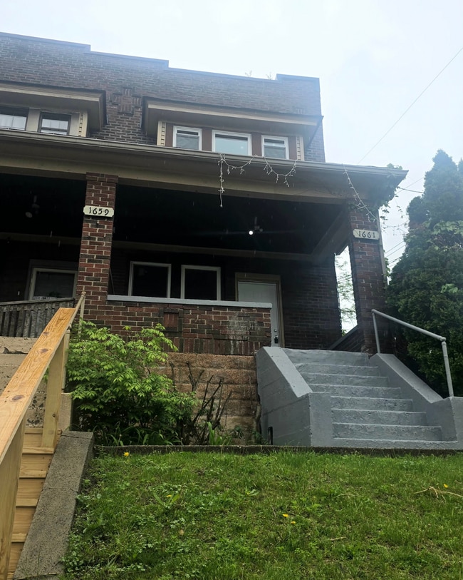 Photo - 1661 Methyl St House