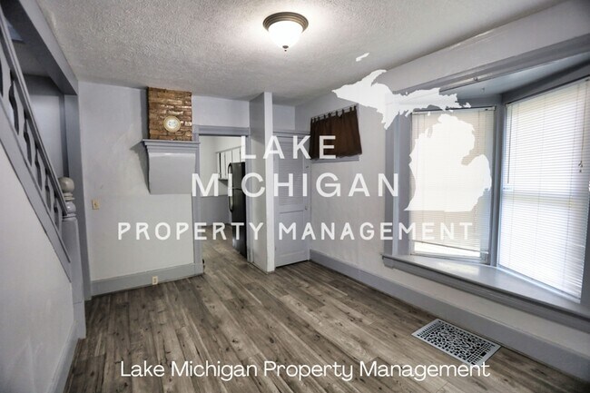 Photo - 744 Lake Michigan Dr NW Unit #1