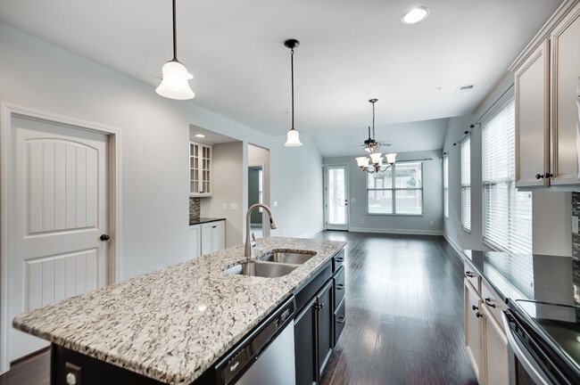 Photo - 141 Ambassador Private Cir