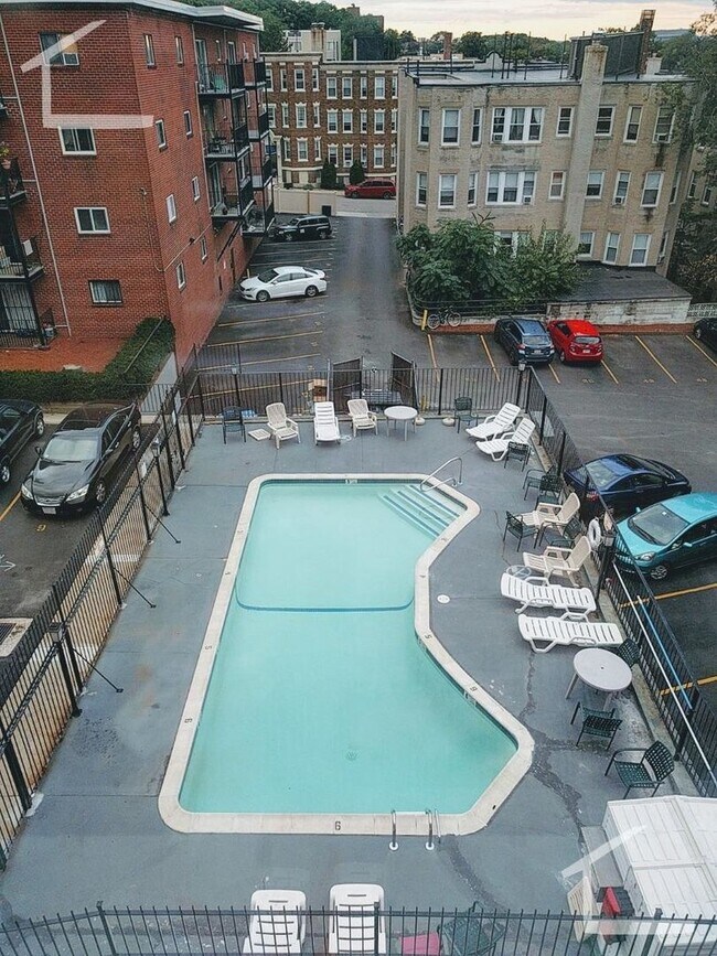 Photo - Sunny 2-bedroom, 1-bathroom apartment near the B and C lines