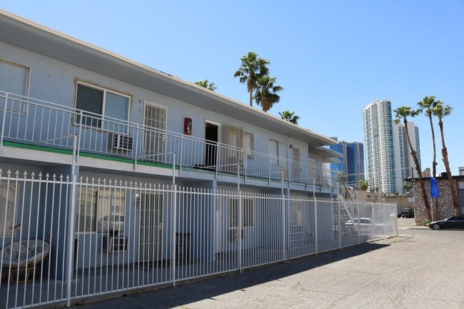 Photo - Skyline Suites