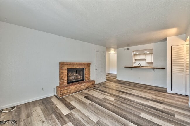 Building Photo - 3790 Shirebrook Dr Unit 98