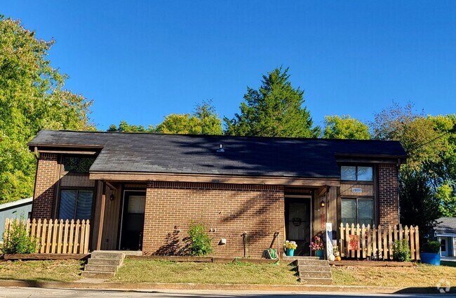 Building Photo - 2800 Garvin Rd NW Unit Apt B