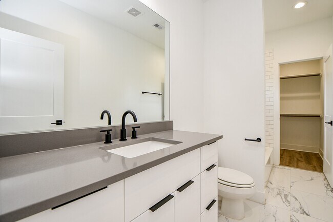Photo - 2404 Hadley St