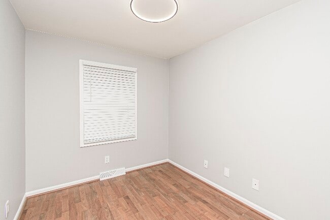 Photo - 1825 Sussex Rd