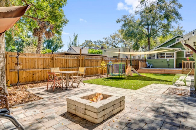 Building Photo - 1633 E Concord St