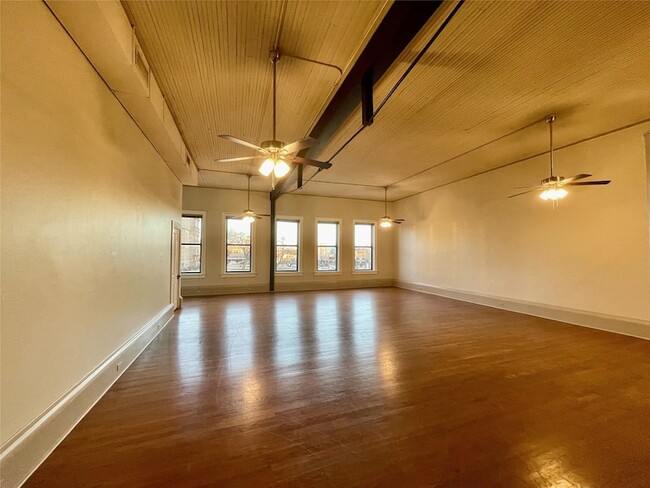 Photo - 105 W Hickory St Unit A