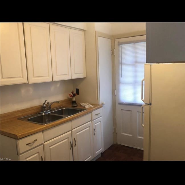 Photo - 3337 Sutton Rd