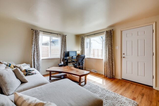 Photo - 216 S Irving St