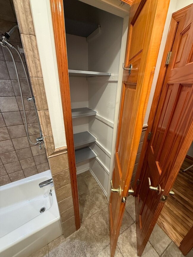 Photo - 2404 Rugby St