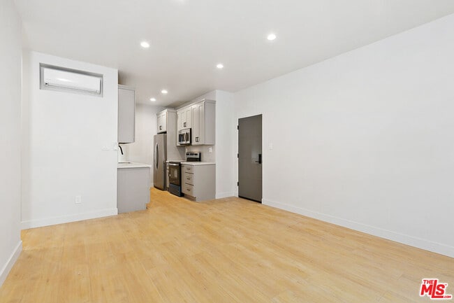 Photo - 7229 Willoughby Ave Unit 17