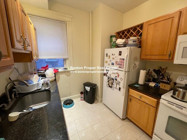 Photo - 100 Queensberry St Unit 7