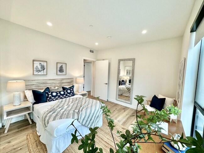 4264 S Centinela Ave