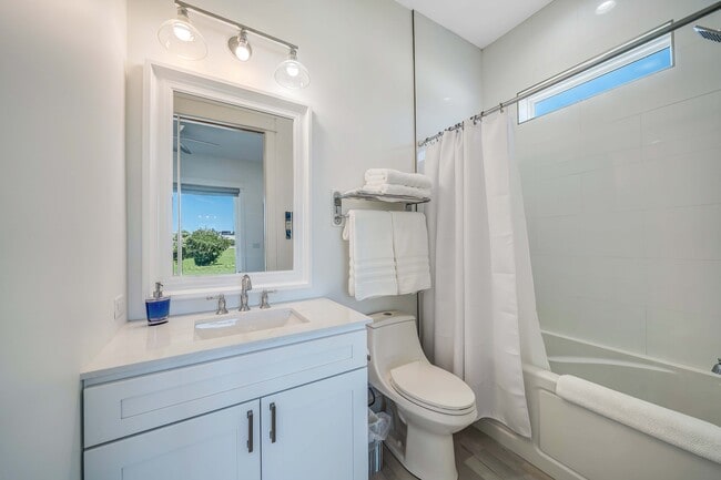 Photo - 109 E Lakeshore Dr