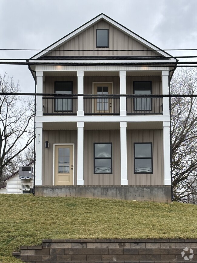 Building Photo - 717 Crossland Ave Rental