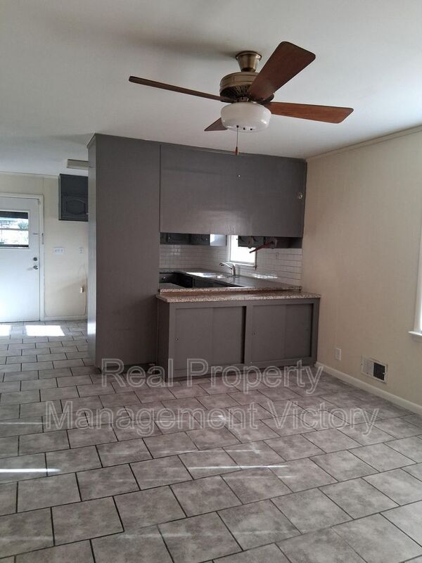 Photo - 817 Springlake Cir NE