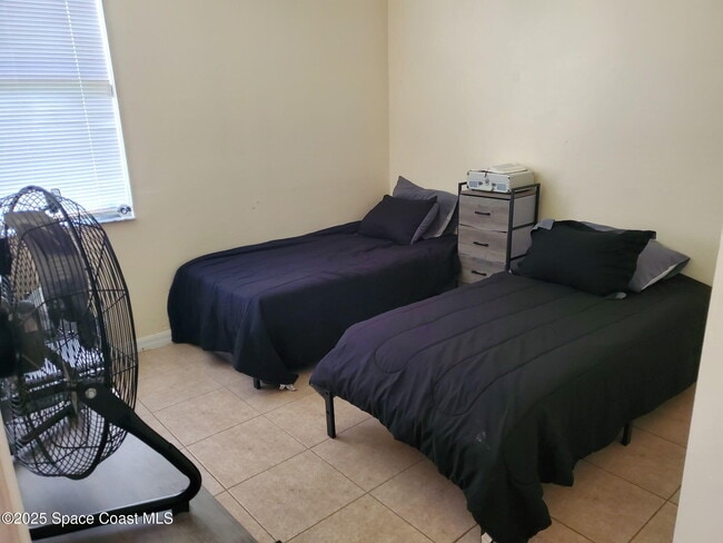 Photo - 561 Lambert St SW