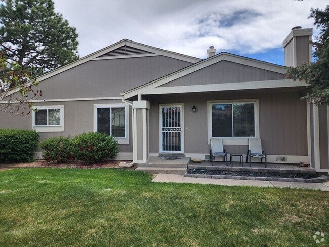 Building Photo - Updated 3 Bedroom Townhome in Great Area!