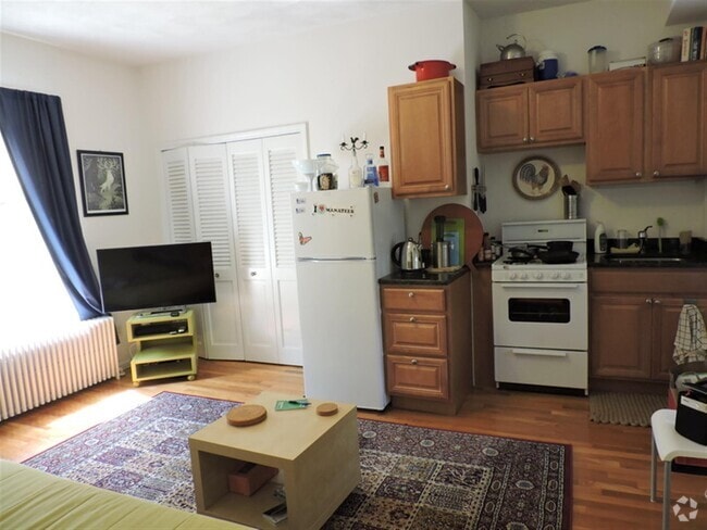 Building Photo - 13 Pleasant St Unit 1 Rental