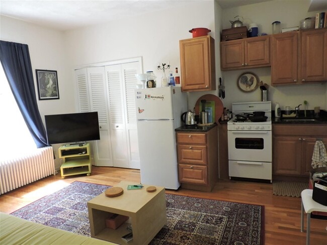 Building Photo - 13 Pleasant St Unit 1 Rental