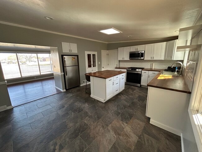 Photo - 1423 W 4180 S