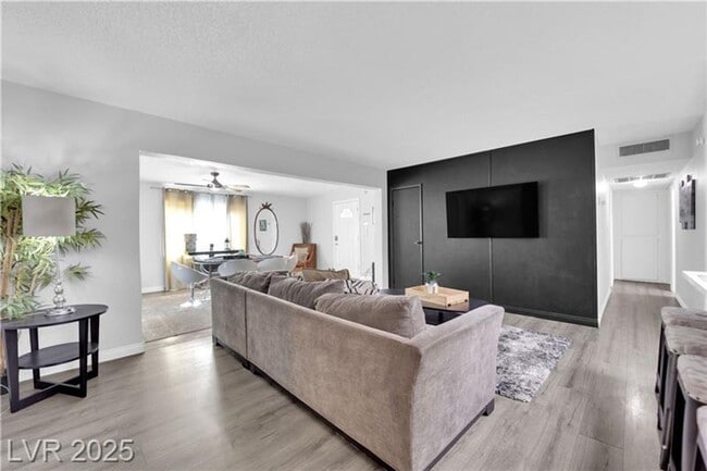 Photo - A Must See!! 5 bedroom 3.5 Bathroom home i...