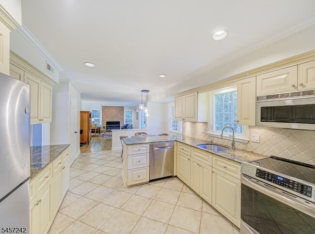 Photo - 152 Woolf Rd