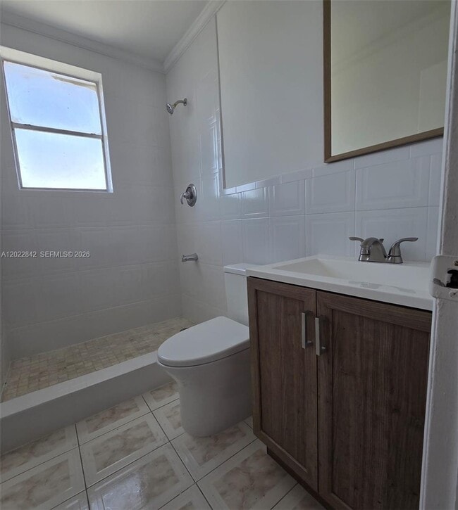 Photo - 1104 W 44th St