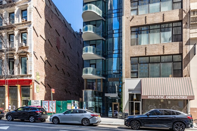 Photo - Iris Tribeca