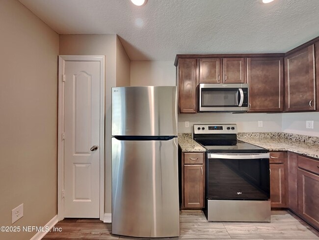 Photo - 42 Rickenbacker Dr