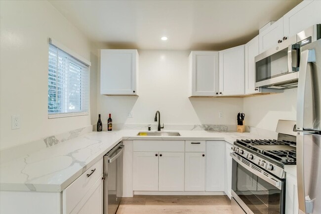 Kitchen - 110 Bodega Ln