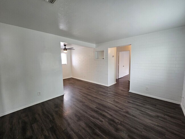 Photo - 1608-1610 W. Becker Lane Unit 1608