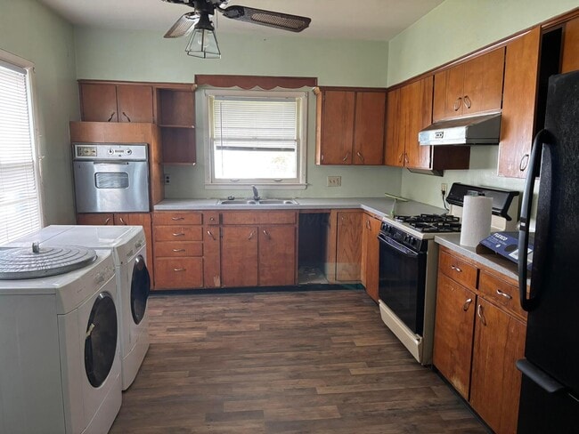 Photo - 490 Helen St