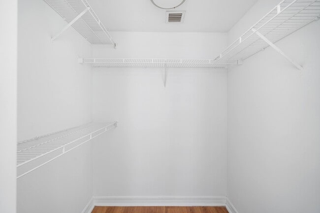 Photo - Yacht Club at Brickell Apartments