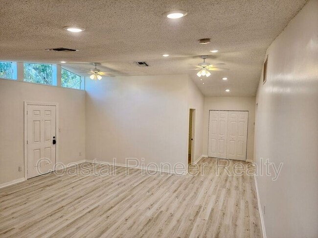 Photo - 148 18th St NW