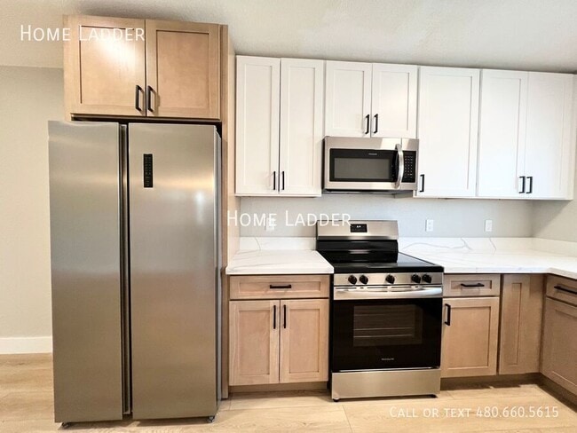 Photo - 1124 E Polk St Unit 2