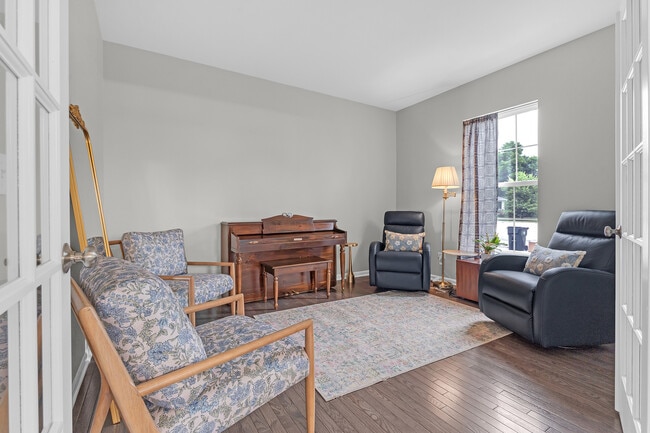 Photo - 16W674 Hawthorne Ct