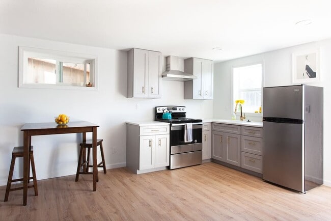 Kitchen - 5116 Fresno Avenue A