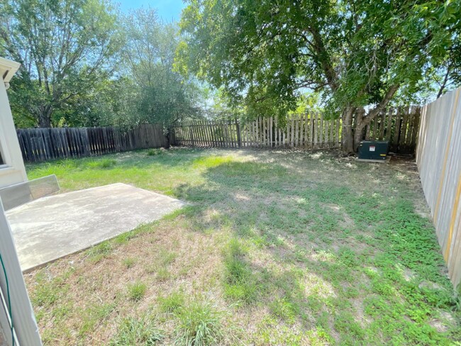 Photo - 218 Sunshadow Dr
