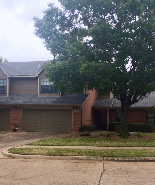 Building Photo - 129 Wildwood Ct Unit D