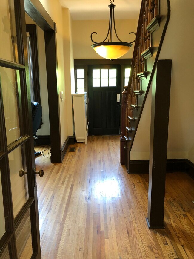 Photo - 721 W 7th St