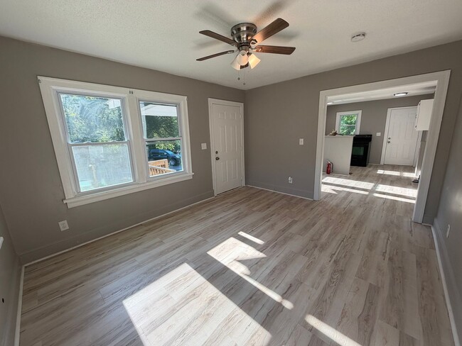 Photo - Renovated 2/1 House in North Rome- $1,095