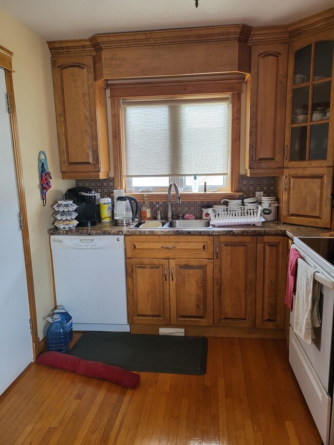 Photo - 575 Appleby St Unit B