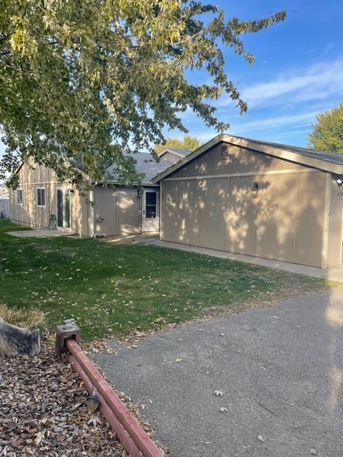 Building Photo - 418 S Quillan Plz