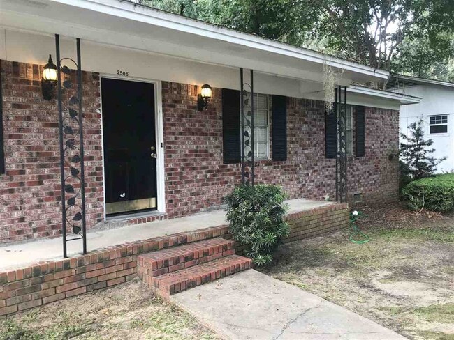 Photo - 2506 Waldemar Ln House