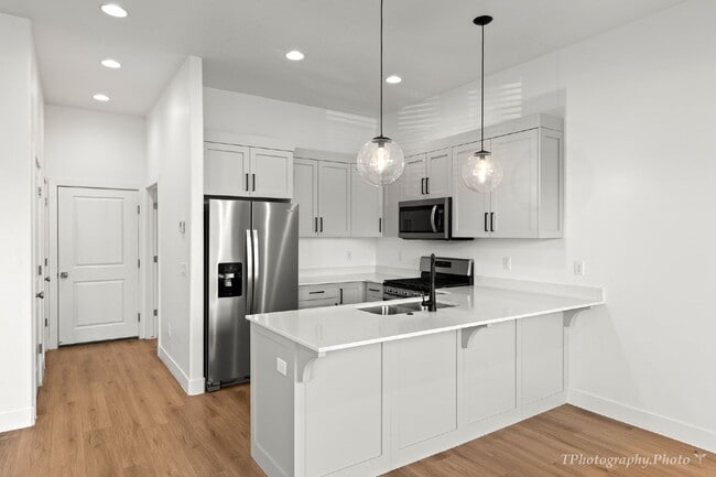 Photo - "Beautiful pet friendly 3-Bedroom, 2.5 Bat...