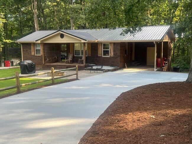 Photo - 810 Jefferson River Rd